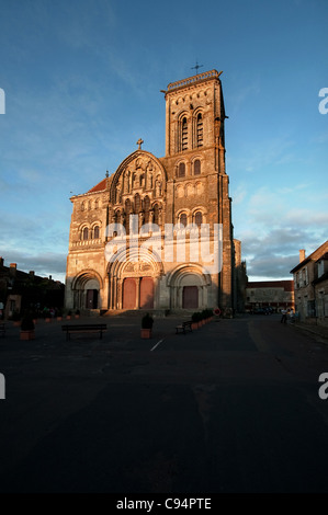 Frankreich, Burgund, Yonne, Vézelay mit Basilika Sainte Madeleine, Stockfoto