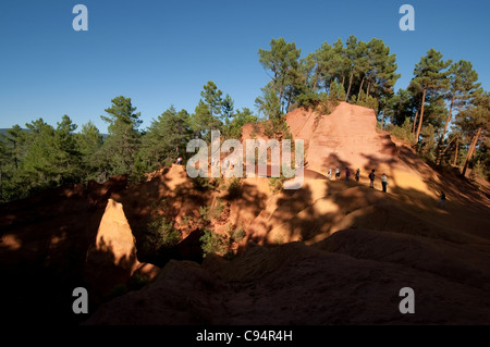 Ockerfarbenen Felsen oder Carriere d'Ocre im Roussillon, Provence, Frankreich Stockfoto