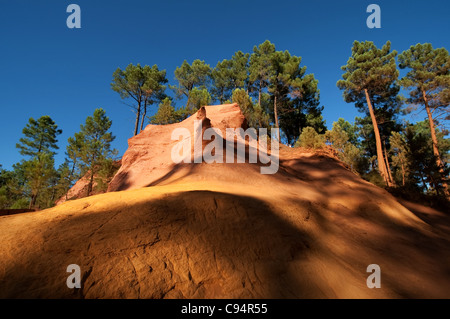 Ockerfarbenen Felsen oder Carriere d'Ocre im Roussillon, Provence, Frankreich Stockfoto