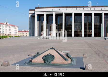 Palast der Republik in Oktjabrskaja Platz in Minsk, Weißrussland Stockfoto