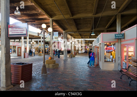 Geschäfte in Stockyards Station auf Exchange Avenue, Stockyards District, Fort Worth, Texas, USA Stockfoto