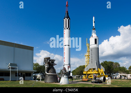 Raketen außerhalb der Saturn V Gebäude, Johnson Space Center in Houston, Texas, USA Stockfoto