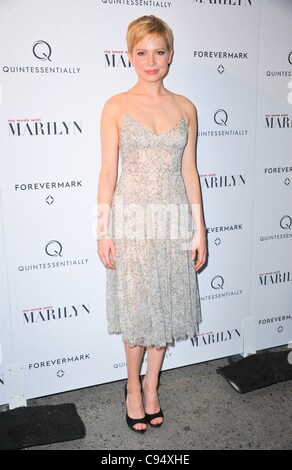 Michelle Williams im Ankunftsbereich für The Weinstein Company meine Woche mit MARILYN Screening, The Paris Theatre, New York, NY 13. November 2011. Foto von: Gregorio T. Binuya/Everett Collection Stockfoto