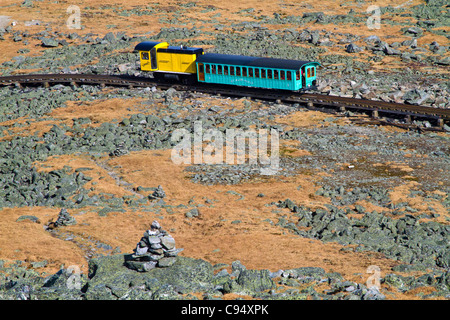 Blick auf die Zahnradbahn bringt Touristen zum Gipfel des Mount Washington, der höchste Punkt in NH bekannt für extreme Wetter/Wind. Stockfoto