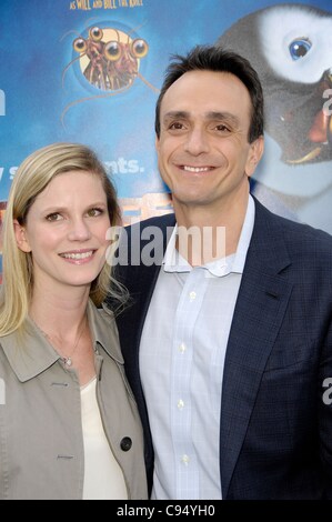 Katie Wright, Hank Azaria im Ankunftsbereich für glückliche Füße zwei Premiere, Graumans Chinese Theatre, Los Angeles, CA 13. November 2011. Foto von: Michael Germana/Everett Collection Stockfoto