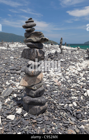 Die schwarze Kieselsteine Ko Hin Ngam Insel, Thailand Stockfoto