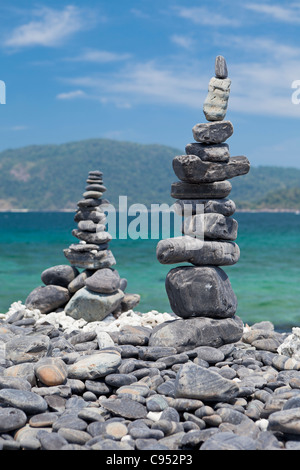 Die schwarze Kieselsteine Ko Hin Ngam Insel, Thailand Stockfoto