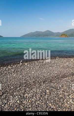 Die schwarze Kieselsteine Ko Hin Ngam Insel, Thailand Stockfoto