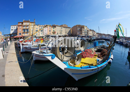 Fischereifahrzeuge und Hafen von Saint-Tropez, Var, Provence, Cote d ' Azur, Frankreich Stockfoto