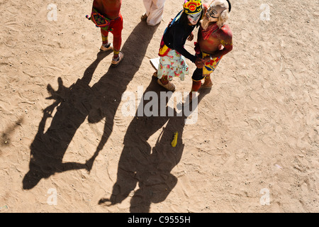 Cora Indianer, tragen bunte Masken, Tanz während der religiösen Zeremonie der Heiligen Woche in Jesús María, Mexiko. Stockfoto