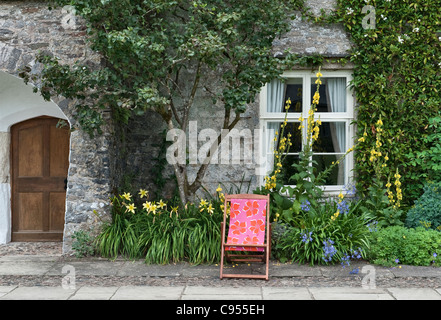 Dartington Hall, Totnes, Devon, Großbritannien. Restauriert von Leonard und Dorothy Elmhirst im Jahr 1925, beherbergt es das jährliche Ways with Words Buchfestival Stockfoto