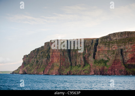 Bei 1100 Fuß St Johns Head an der Nordwestküste von Hoy sind Orkney, Schottland, die höchsten senkrechten Klippen im Vereinigten Königreich. Stockfoto