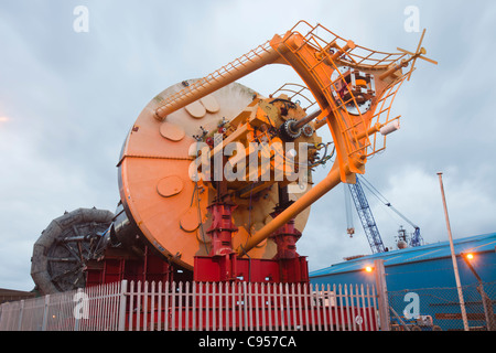 Ein PB150 macht Boje, Wave-Energie-Gerät auf die Docks in Invergordon, Cromarty Firth Schottland. Stockfoto