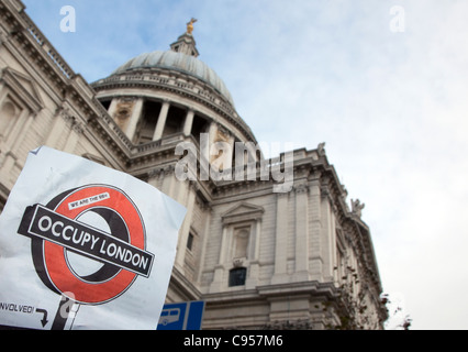 London-Anti-Kapitalismus-Protest-Camp außerhalb St. Pauls Cathedral, London zu besetzen Stockfoto