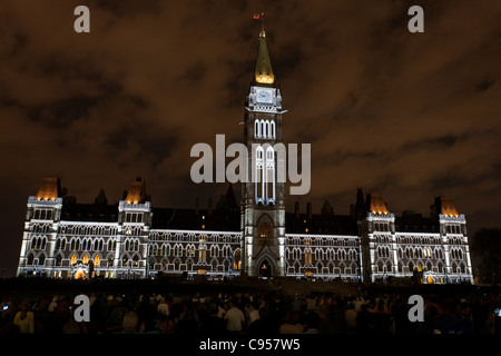 Parlamentarischen Lichtshow. Das kanadische Parlamentsgebäude beschrieben von den Lichtern, Bestandteil der Mosaika nächtlichen Licht show Stockfoto