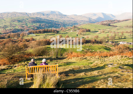 Blick in Richtung Troutbeck und Lakelandpoeten von Orrest Head Aussichtspunkt Windermere Lake District National Park Cumbria England UK Stockfoto