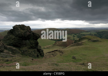 Blick vom Gipfel des Caer Caradoc im Shropshire Hills, der sowohl die Wilstone Hill und Hope Bowdler Hill Stockfoto