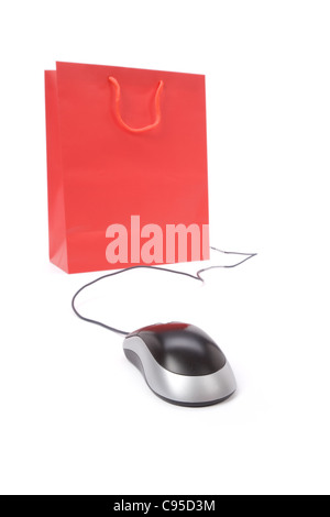 Isolierte Einkaufstasche und Computer-Maus, Konzept des e-Commerce Stockfoto