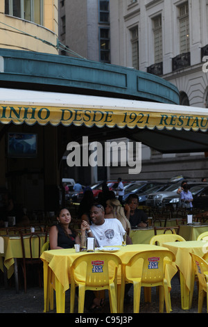 Die Amarelinho Bar und Restaurant im Praça Floriano in Rio De Janeiro, Brasilien Stockfoto