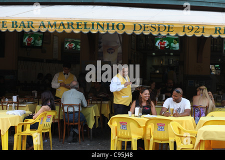 Die Amarelinho Bar und Restaurant im Praça Floriano in Rio De Janeiro, Brasilien Stockfoto