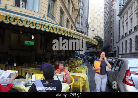 Die Amarelinho Bar und Restaurant im Praça Floriano in Rio De Janeiro, Brasilien Stockfoto