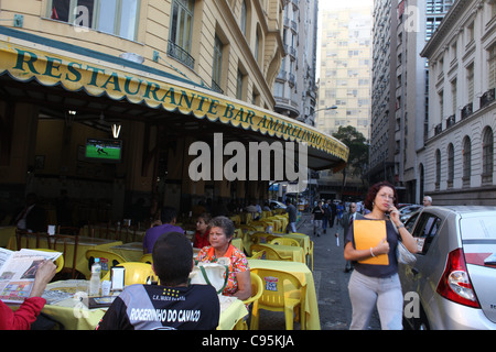 Die Amarelinho Bar und Restaurant im Praça Floriano in Rio De Janeiro, Brasilien Stockfoto