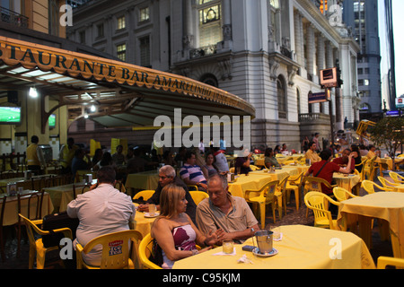 Die Amarelinho Bar und Restaurant im Praça Floriano in Rio De Janeiro, Brasilien Stockfoto