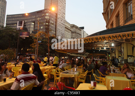 Die Amarelinho Bar und Restaurant im Praça Floriano in Rio De Janeiro, Brasilien Stockfoto