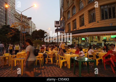 Die Amarelinho Bar und Restaurant im Praça Floriano in Rio De Janeiro, Brasilien Stockfoto