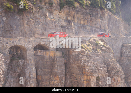 Roter Bus von Glacier Nationalpark Stockfoto