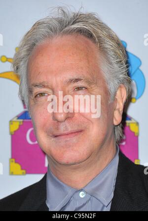 Alan Rickman bei der Ankunft für nur machen glauben On Broadway 12. jährliche Gala, The Shubert Theatre, New York, NY 14. November 2011. Foto von: Gregorio T. Binuya/Everett Collection Stockfoto