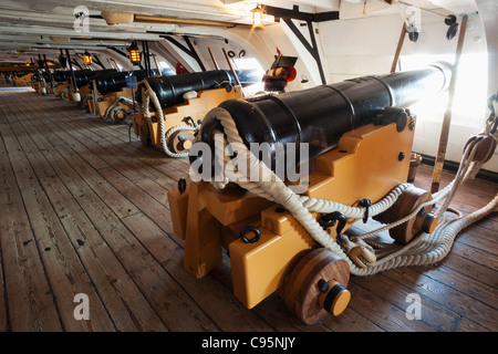 Portsmouth Historic Dockyard, HMS Victory, Portsmouth, Hampshire, England Gun Unterdeck Stockfoto