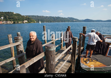 Italien, Piemont, Lago d ' Orta, Franziskaner, Ankunft auf der Insel San Giulio Stockfoto