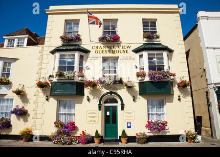 England, Kent, Deal, Strandpromenade Guest House Fassade Stockfoto