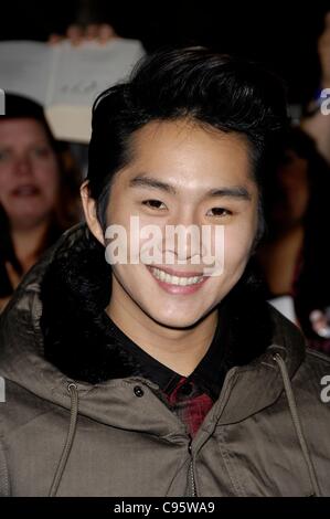 Justin Chon im Ankunftsbereich für The Twilight Saga: Breaking Dawn - Teil 1 Premiere, Nokia Theatre L.A. Live, Los Angeles, CA 14. November 2011. Foto von: Michael Germana/Everett Collection Stockfoto