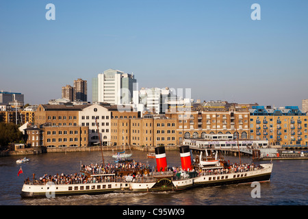 England, London, Waverly historische Raddampfer und Themse Stockfoto