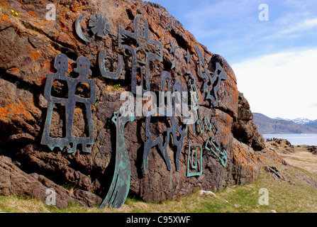 Metall Kunst auf den Felsen von Qassiarsuk, Heimat von Erik des Roten Siedlung Brattahlíð in Grönland Stockfoto