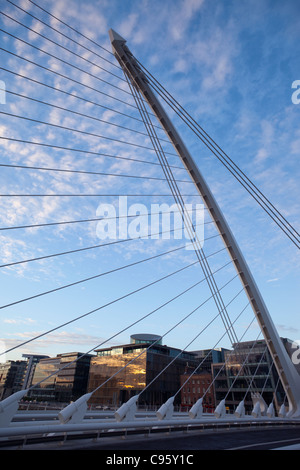Republik von Irland, Dublin, Samuel Beckett Bridge, Designer und Architekt Santiago Calatrava Stockfoto
