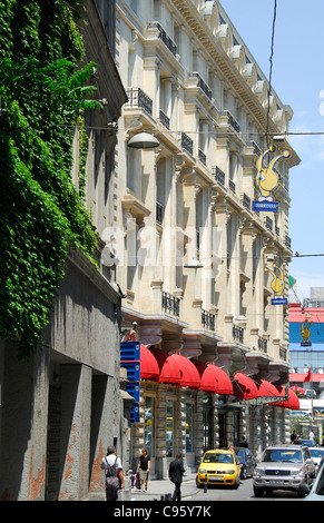 ISTANBUL, TÜRKEI. Das äußere des Hotels Pera Palas auf Mesrutiyet Caddesi im Stadtteil Beyoglu. 2011. Stockfoto