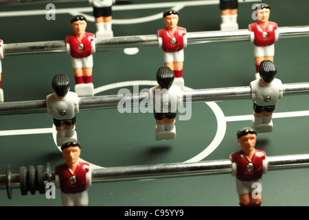 Fußball Spiel, Fußball Tisch mit roten und blauen Spieler Stockfoto