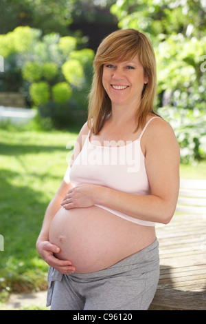 Schwangere Frau. Sie ist 35 Wochen schwanger. Stockfoto