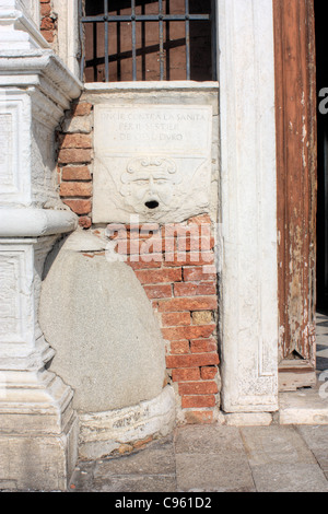 Bocca di Leone (Lions Mouth), 15. Jahrhundert Kündigung Box, Venedig, Italien Stockfoto