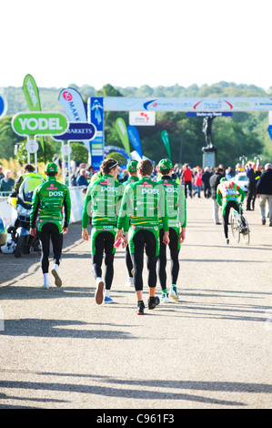 Team Sean Kelly, AN POST Fuß in Richtung der Tour of Britain Unterzeichnung auf Linie für Tag drei der 8-Tage-Etappenrennen im Vereinigten Königreich Stockfoto