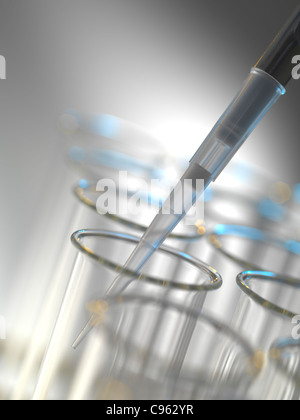 Pipettieren Flüssigkeit in ein Reagenzglas. Stockfoto