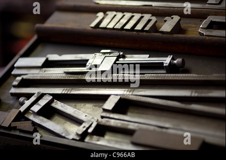 Werkzeuge für Block Drucke Stockfoto