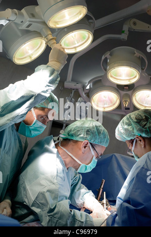 Ärzte der gynäkologischen Chirurgie im OP-Saal Stockfoto