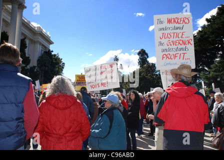 Gewerkschaft Fans versammeln sich an der California State Capitol bei der "Rallye zu speichern the American Dream" Stockfoto