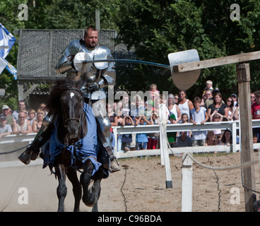 Charlie Andrews konkurriert in die Turnier Spiele auf dem Ohio Renaissance Festival im Jahr 2010. Stockfoto