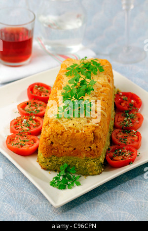 Terrine mit Erbsen und rote Linsen. Rezept zur Verfügung. Stockfoto