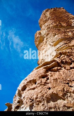 Monjes De La Pacana. Stein-Säulen, Höhenunterschied bis über 20 m hoch über dem Wüstensand als kolossale Silhouetten der Mönche. Stockfoto